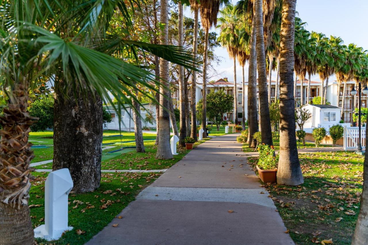 Aqi Hydros Club Hotel Kemer Eksteriør billede The campus of the University of Patras