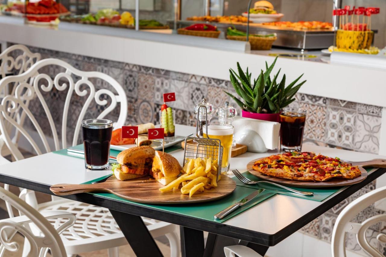 Aqi Hydros Club Hotel Kemer Eksteriør billede A typical meal at a Turkish fast food restaurant