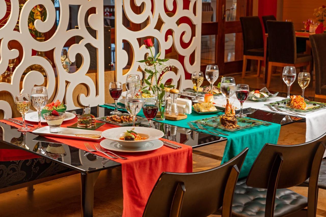 Aqi Hydros Club Hotel Kemer Eksteriør billede A table set for dinner